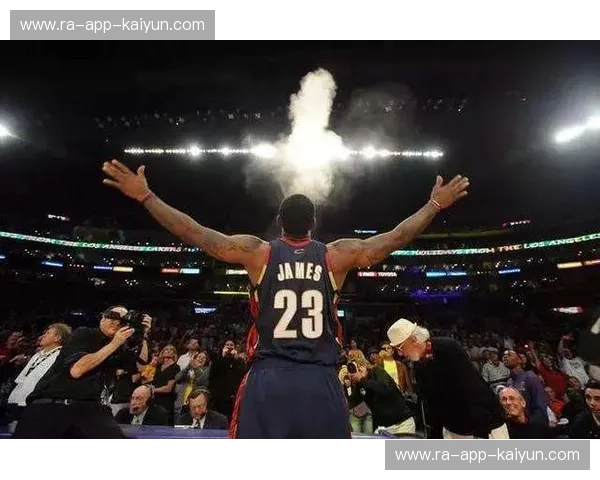 巅峰对决！热火vs山猫直播：见证勒布朗时代的铁血征途与绿茵场外的战术博弈